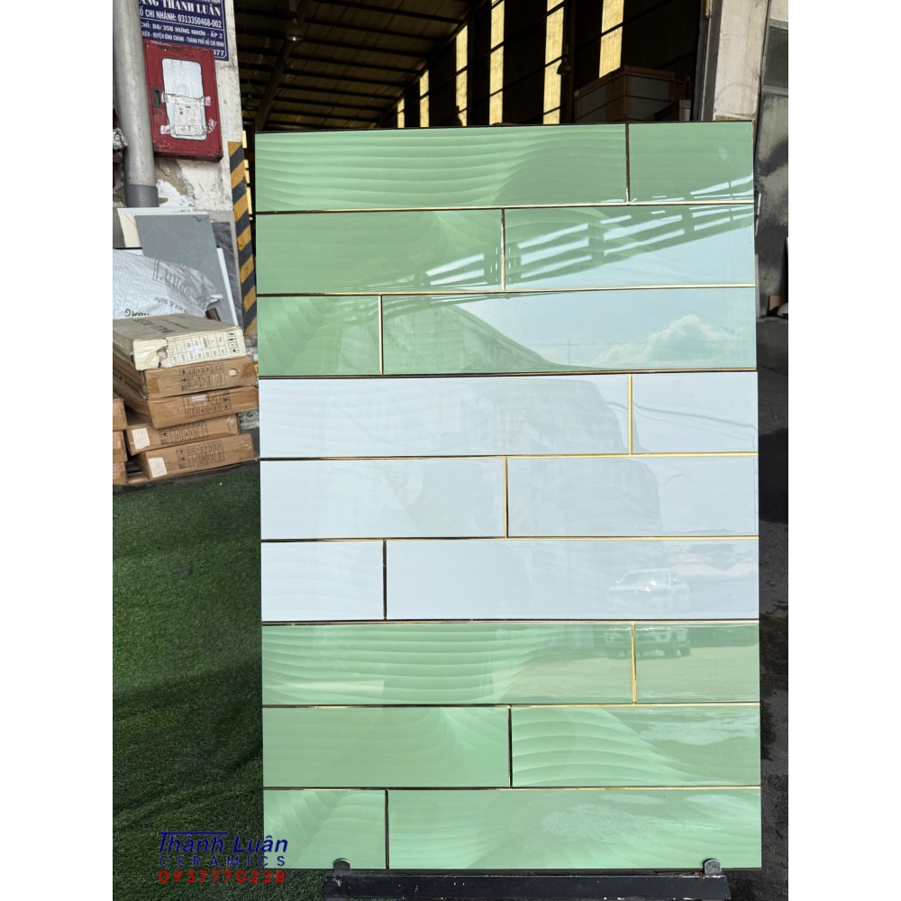 Gạch 30x60 Khắc Kim Tông Trắng & Xanh Ngọc – Vẻ Đẹp Tinh Tế, Sang Trọng Cho Mọi Không Gian