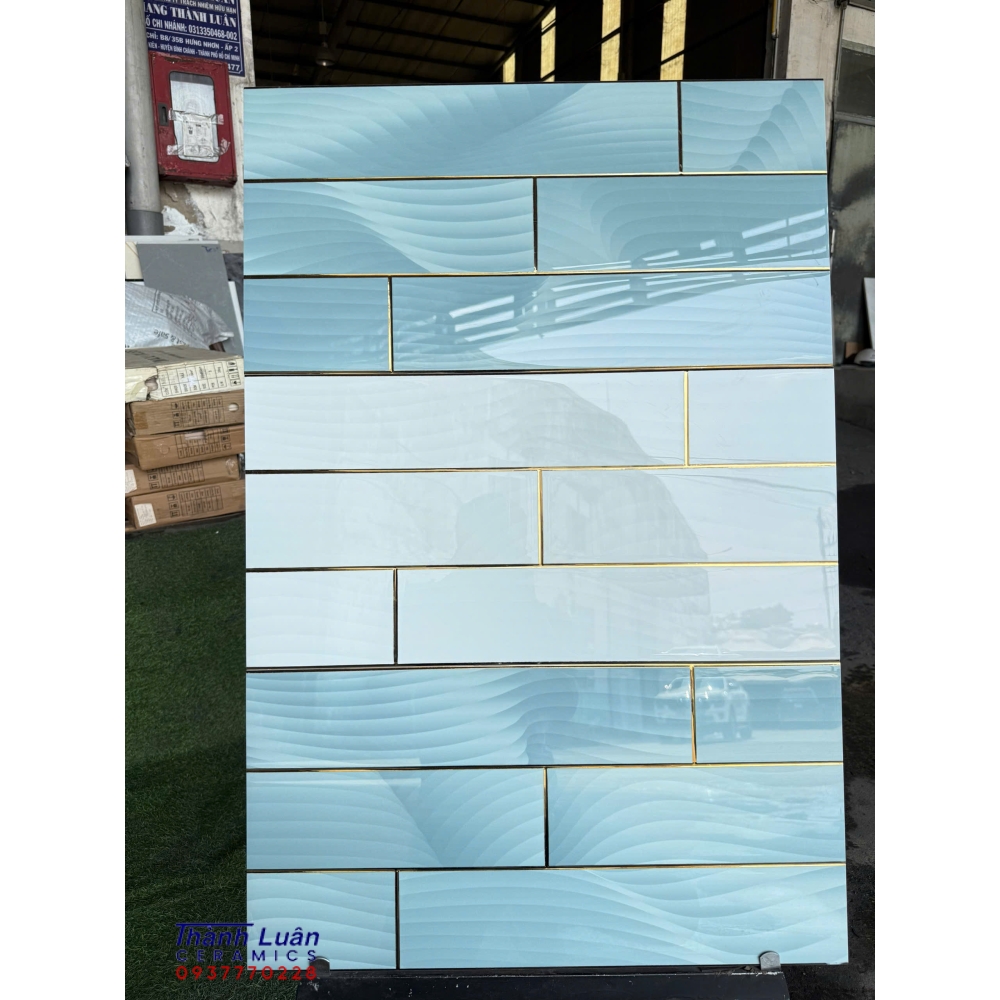 Gạch 30x60 khắc kim nhập khẩu tông trắng & xanh biển – Vẻ đẹp tinh tế cho không gian hiện đại