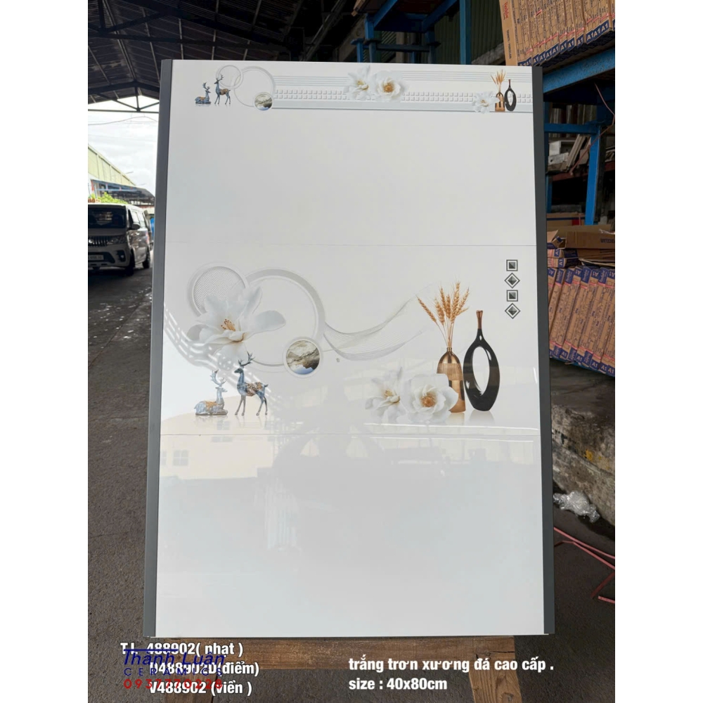Gạch 40x80 Porcelain Việt Nam – Bộ Thân Trắng Trơn, Viền và Điểm Họa Tiết Nai & Bình Hoa