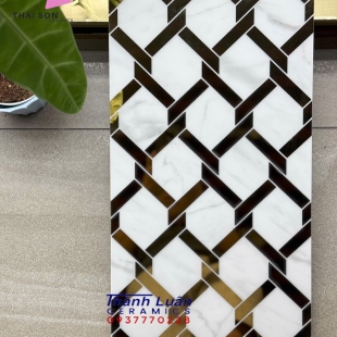 Gạch trang trí bóng kính trắng vân khói ô vuông nhũ bạc