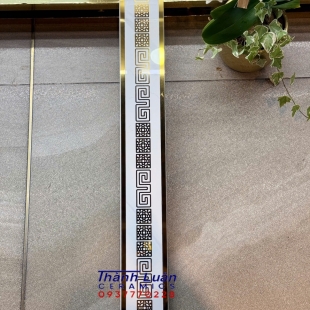 Gạch viền trang trí khắc vàng