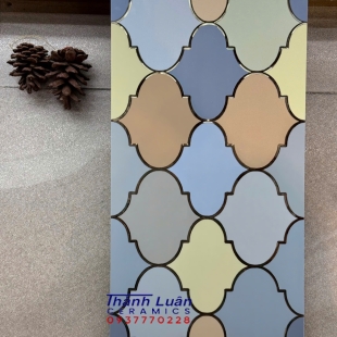 Gạch ốp tường 30x60 mosaic đá ngũ sắc trang trí