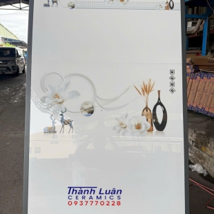 Gạch 40x80 Porcelain Việt Nam – Bộ Thân Trắng Trơn, Viền và Điểm Họa Tiết Nai & Bình Hoa